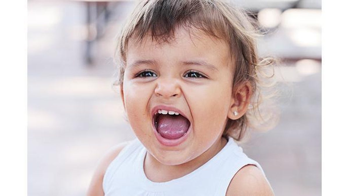 “A criança aprende a falar por imitação do som. Bom senso da família é bem importante” - Shutterstock