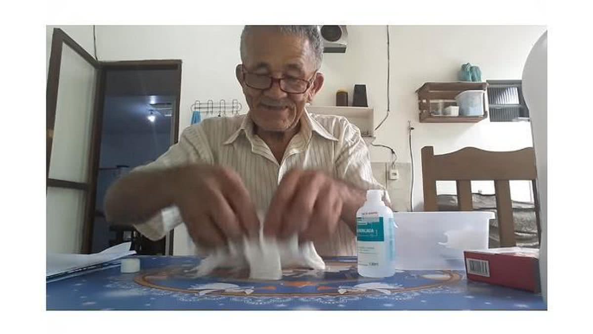 Vovô do slime faz sucesso na internet! - Reprodução / Youtube