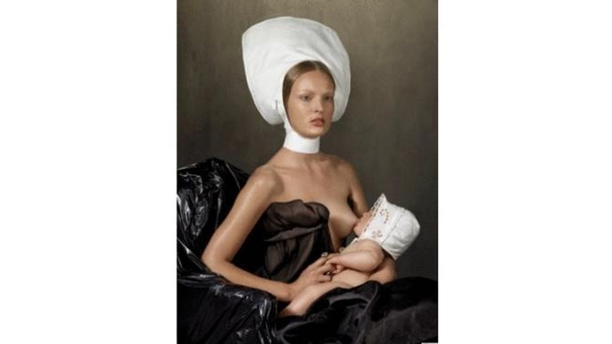 Imagem Capa da Vogue Magazine traz modelo amamentando