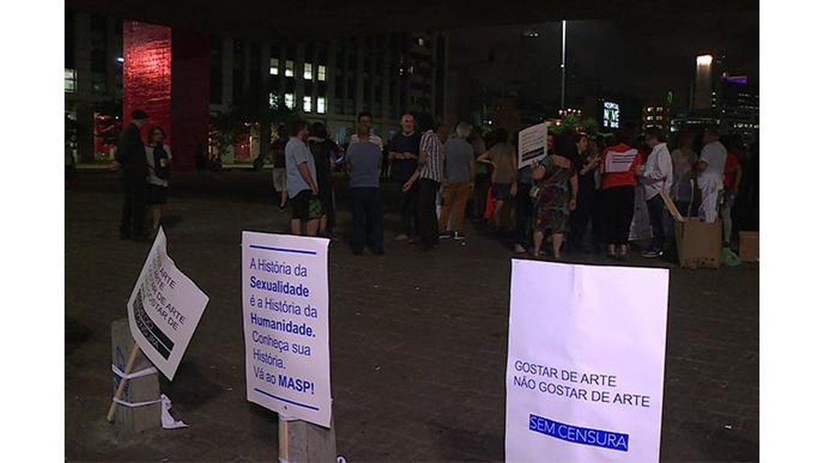 Manifestantes protestaram contra restrição da entrada de menores em exposição no Masp - Reprodução/TVGlobo