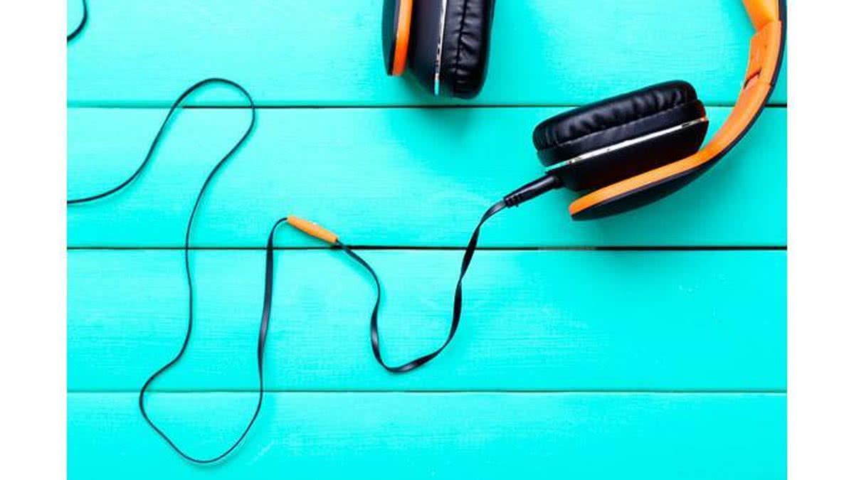Ouvir música é uma das coisas que faço para relaxar - Shutterstock