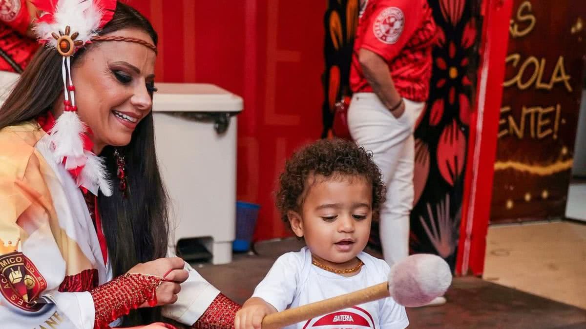 Viviane Araújo leva filho para escola de samba pela primeira vez - Reprodução/Instagram