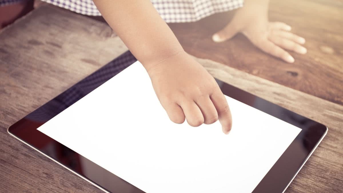 Você sabe o que seu filho anda consumindo na internet? - (Foto: iStock)