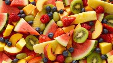 Entenda o que representam as frutas picadas no mercado - (Foto: Getty Images)