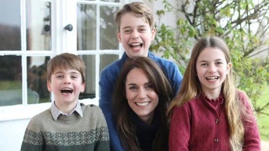 Kate Middleton teria editado outra foto da família também - (Foto: Getty Images)