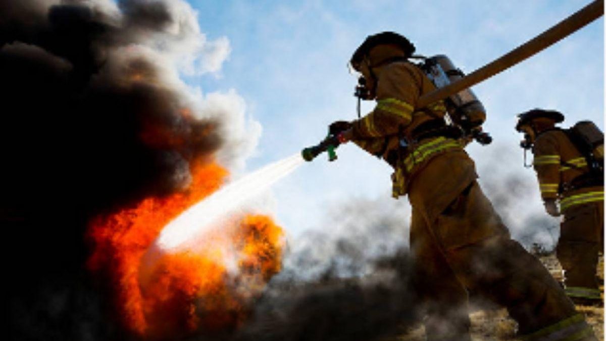 Autoridades contam com a ajuda da criança para entender melhor o que houve no incêndio - Getty Images
