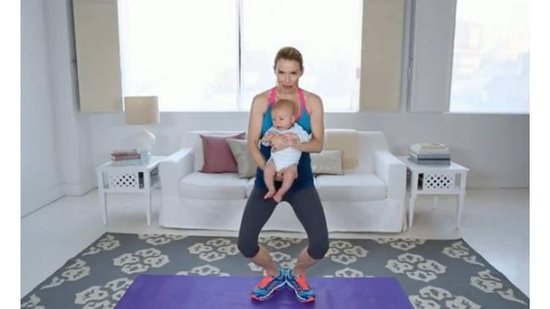 Imagem Exercícios para glúteos e coxas para fazer com o bebê