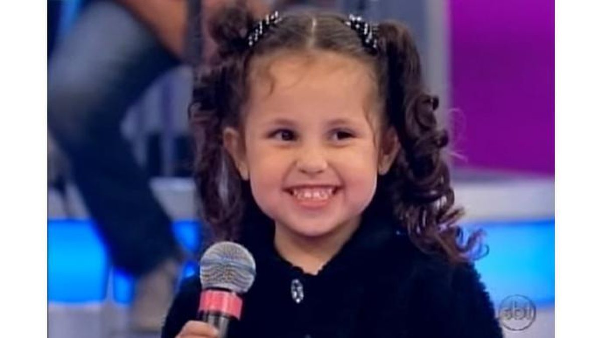 Imagem Aumente o som: menina de 3 anos encanta em show de talentos brasileiro