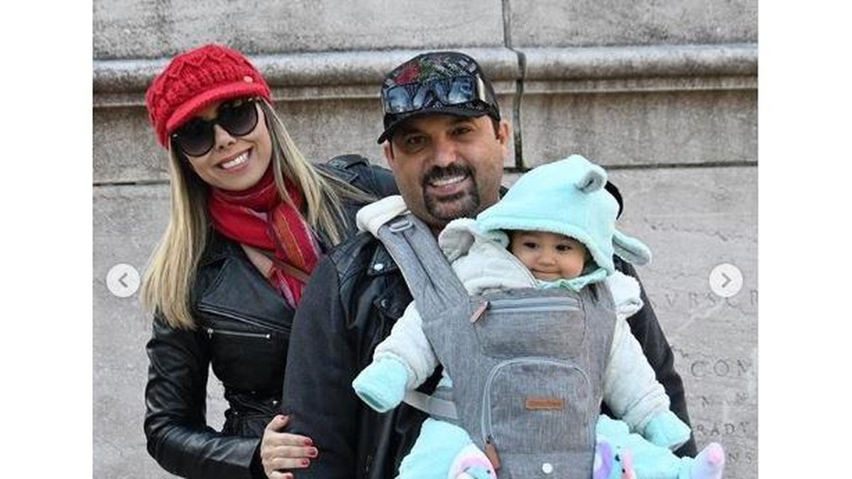 Edson Cadorini com a esposa Deia Cypri e a filha Bella (Foto: reprodução / Instagram / 
