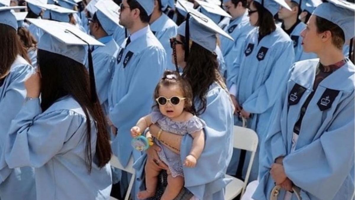 Mãe solo encanta ao levar filha no colo na formatura de faculdade - Reprodução/Instagram