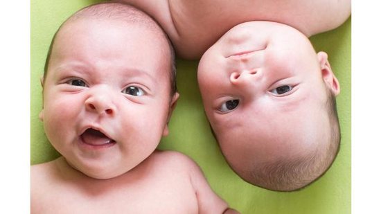 A mãe de gêmeos na maior parte dos casos sente enjoos mais intensos - Getty Images