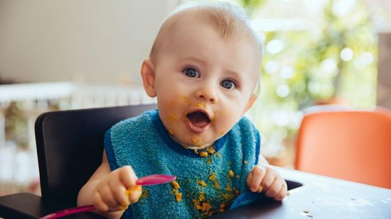 O reflexo de GAG é um movimento involuntário do corpo humano para impedir o engasgo e acontece muito com bebês em idade de introdução alimentar - Shutterstock