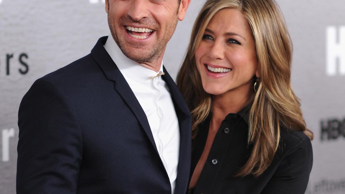 Jennifer Aniston e marido - Capa da revista OK!Magazine!, que confirma a boa notícia!