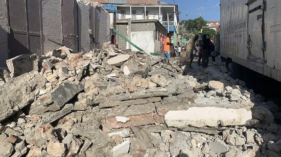 Um terremoto atingiu o Haiti na manhã deste sábado e causou vários prejuízos - Reprodução/Twitter/@JCOMHaiti