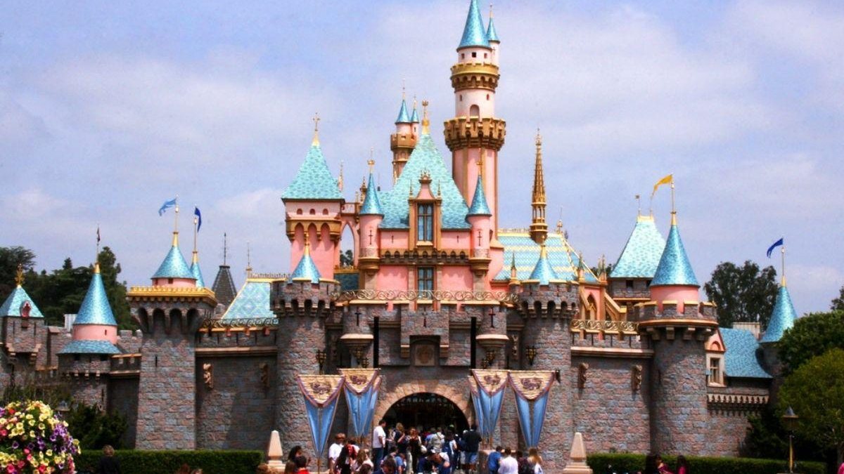 Disneyland vai reabrir nos próximos meses - reprodução Instagram / @disneyland