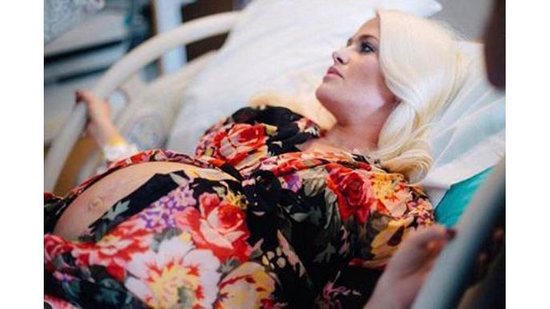 Nicole teve uma cesárea de emergência (Foto: Reprodução/Instagram @