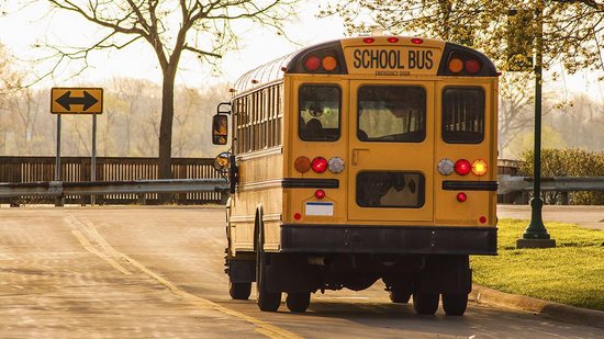 A menina dormiu dentro do ônibus escolar e não desceu para ir para a creche - Getty Images