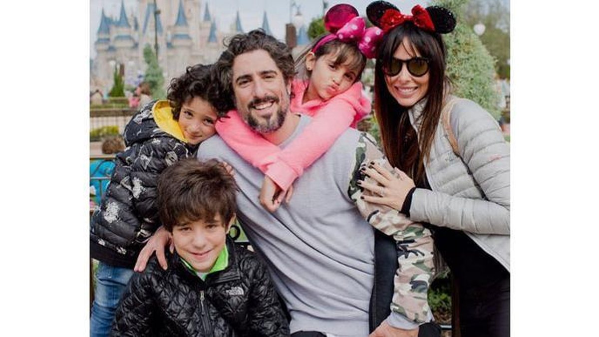 Mion com a mulher Suzana Gullo e os três filhos - Reprodução/Instagram