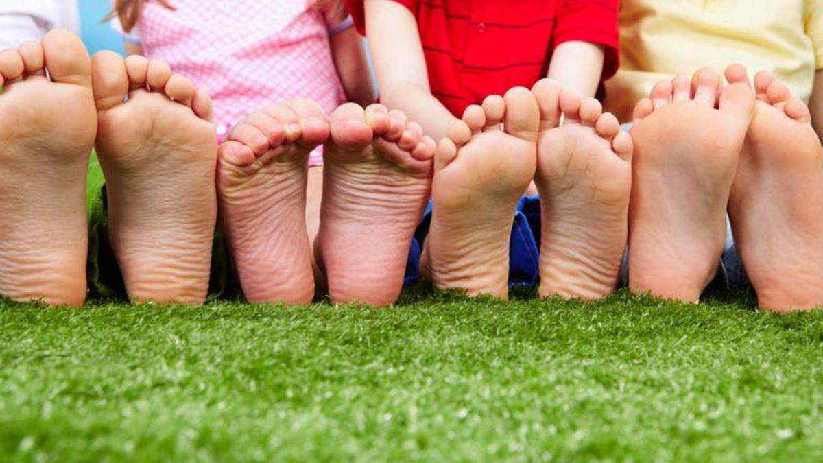 Agora é oficial: andar descalço faz bem pra saúde! - Shutterstock