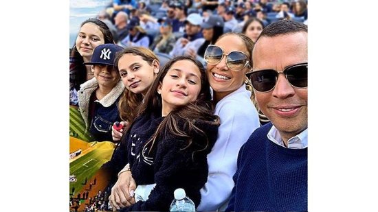 Jennifer Lopez é mãe de Max e Emme (Foto: Reprodução / Instagram 