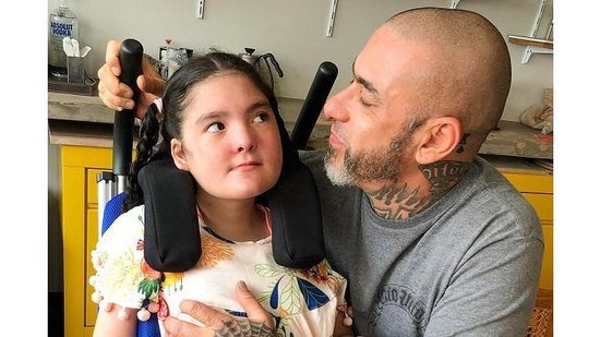 Henrique Fogaça mostra evolução do tratamento da filha em foto linda - Reprodução Instagram @henrique_fogaca74