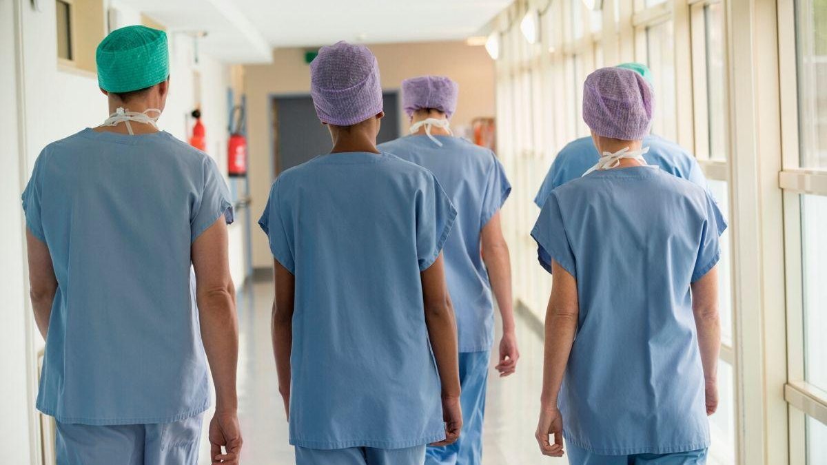 Os enfermeiros quiseram tentar amenizar a dor desses pais - reprodução/ Getty Images
