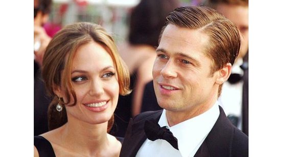 Angelina Jolie e Brad Pitt com os filhos - Reprodução / Monet