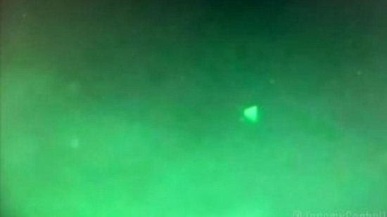 O vídeo de OVNIs em forma de pirâmide na costa da Califórnia, nos EUA, é real - Reprodução/ Twitter