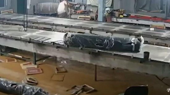O solo desabafou e afundou todos os funcionários da estamparia em Petrópolis - Reprodução/YouTube