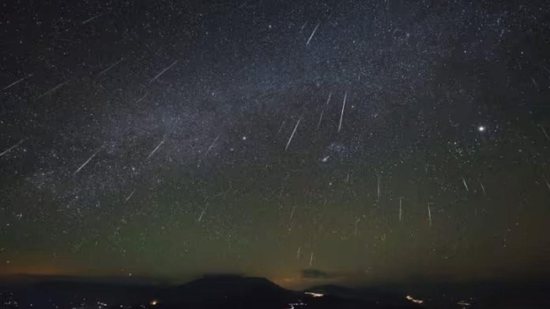 Chuva de meteoros nesta madrugada - reprodução YouTube