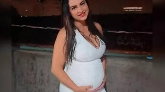 Mulher com bebê morto no útero há 5 dias consegue realizar cesárea para tirar o feto - Reprodução/ Facebook