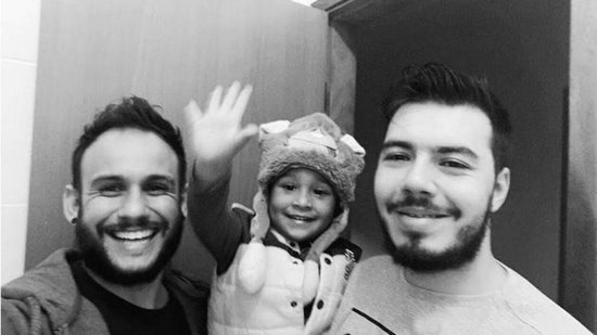 Thiago e Fernando realizaram o sonho da paternidade a partir da adoção - Arquivo pessoal