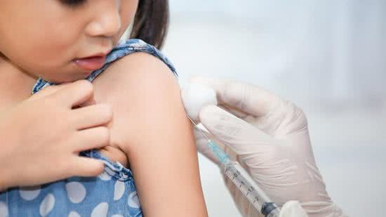 Crianças de 5 anos vão sair da lista prioritária da vacinação contra a gripe este ano - Getty Images