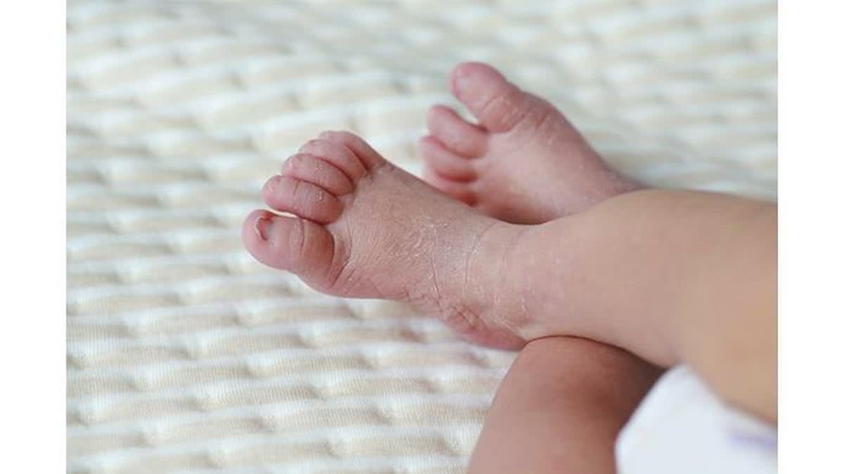 Sapato que se adapta junto com o pé do bebê (Foto: Reprodução/ 