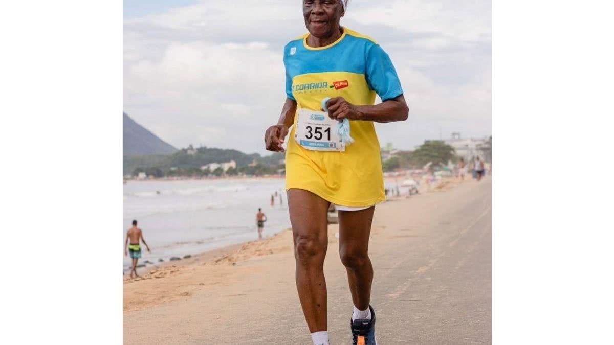 Idosa de 94 anos corre de 7 a 12 km toda semana três vezes por semana - reprodução A Voz da Bahia