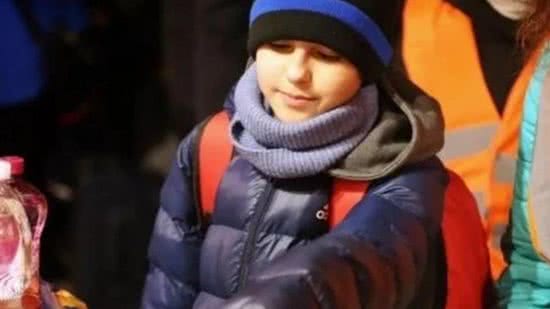 Hassan tem 11 anos e atravessou a fronteira da Ucrânia sozinho - Reprodução / Twitter