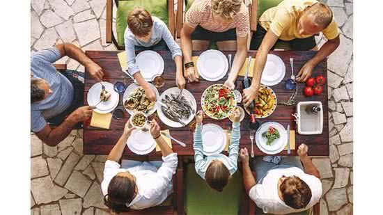 Jantar em família é mais gostoso e saudável - GettyImage