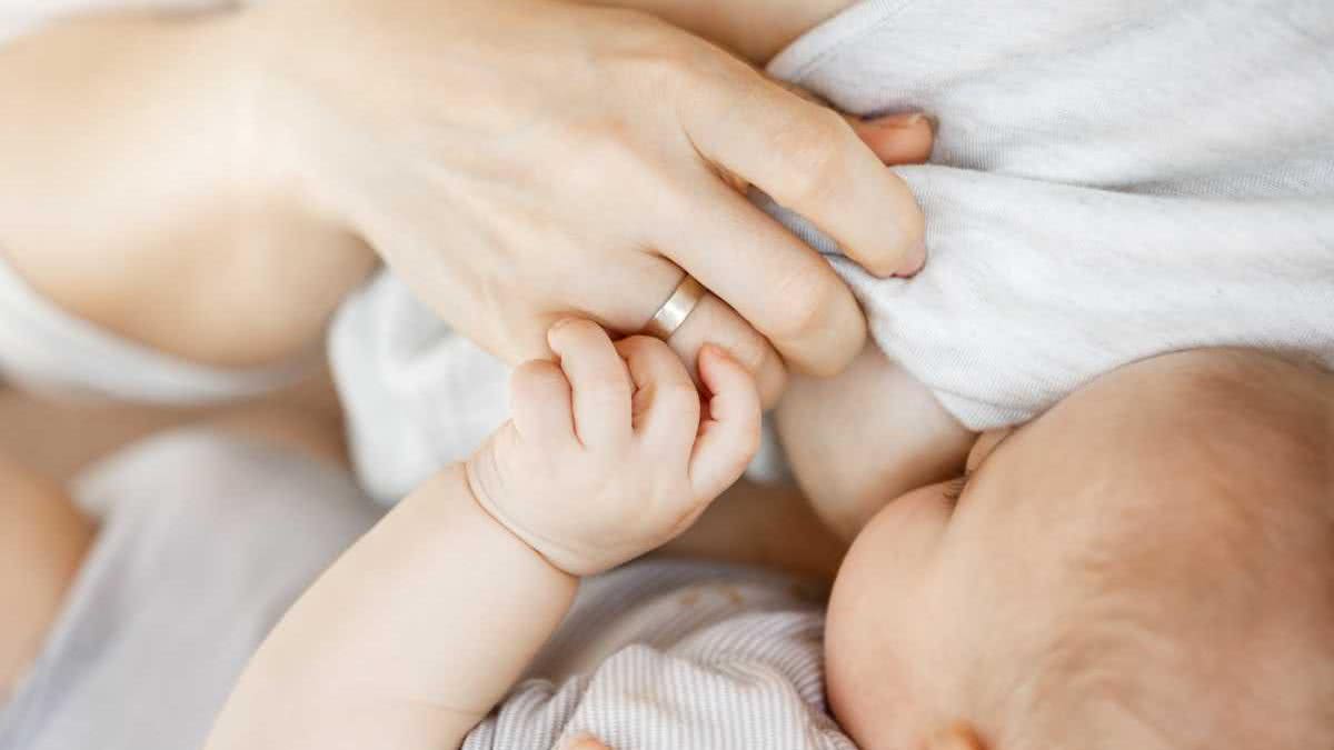 A amamentação é um momento de conexão entre você e o seu bebê - Getty Images