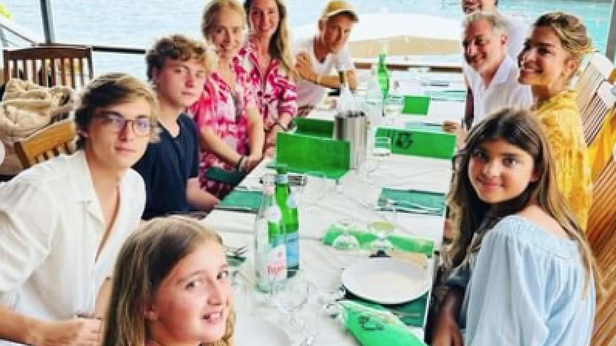 Os artistas estão viajando pela Europa e almoçaram juntos em Porto Fino, na Itália - Reprodução/Instagram