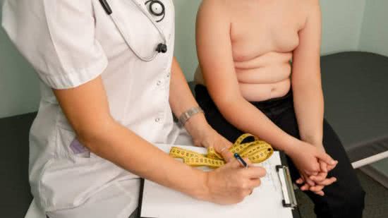 Segundo a Organização Mundial da Saúde (OMS), cerca de 41 milhões de crianças menores de cinco anos já estão acima do peso - Shutterstock
