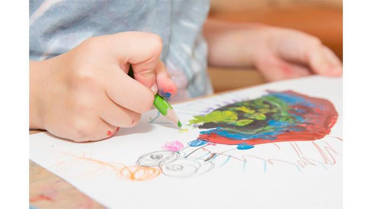 Crianças esbanjam sua criatividade nos desenhos - GettyImage