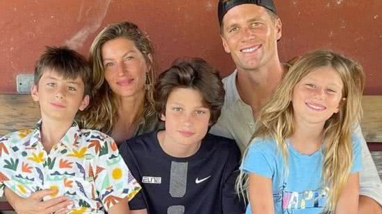 Tom Brady aproveitou um dia de piscina com o filho - Reprodução/ Instagram