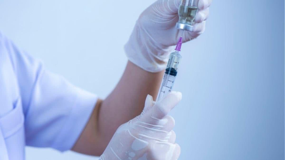 Professores, médicos e assistentes sociais já podem ser vacinados - iStock