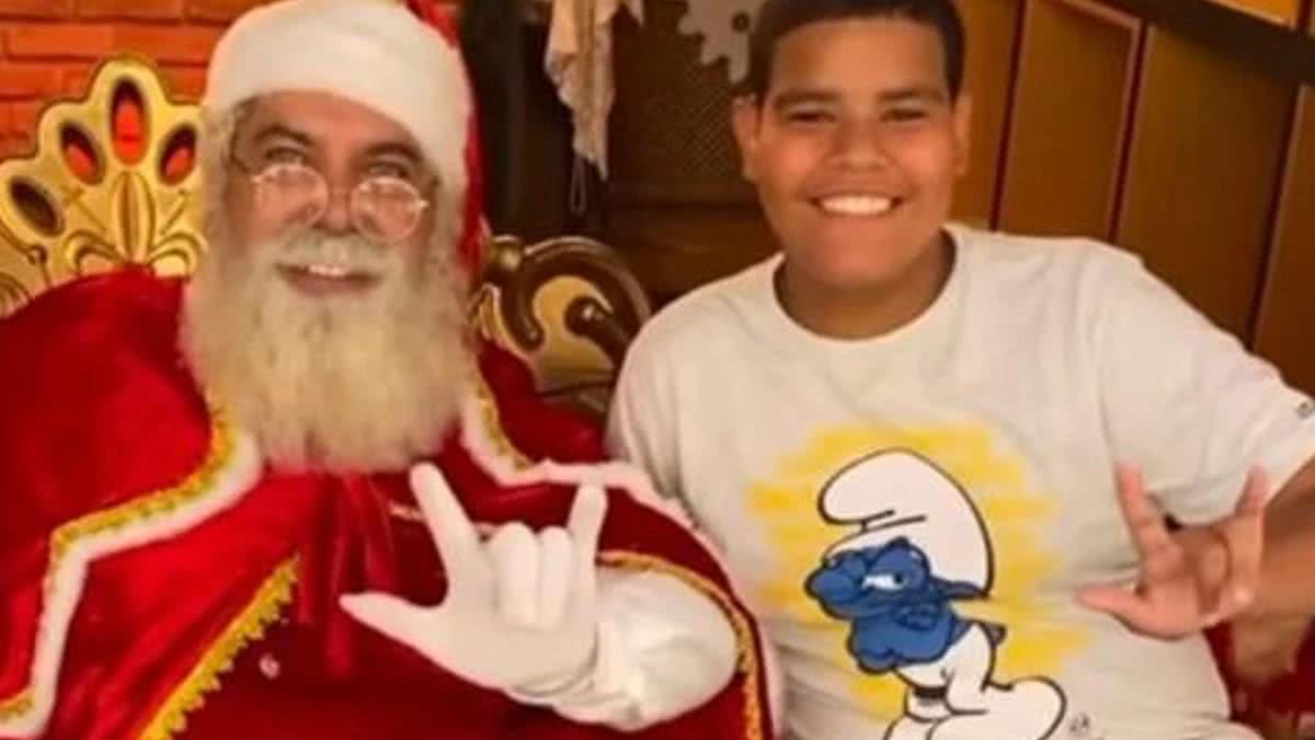 Vídeo: Menino com deficiência auditiva se surpreende com Papai Noel que sabe libras - Reprodução/Instagram