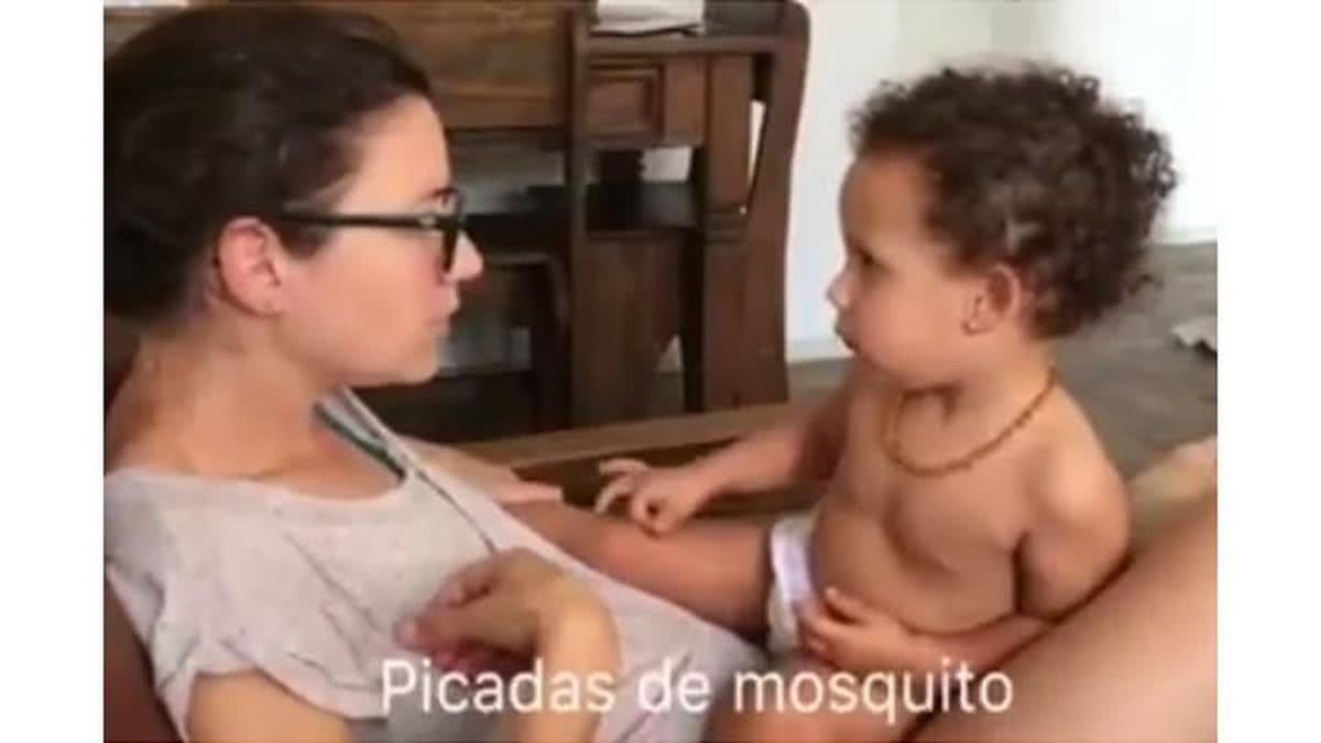 Imagem Como são as conversas entre uma bebê surda tagarela e sua mãe? Você precisa ver esse vídeo