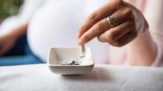 O bebê é exposto na fumaça do cigarro ainda no útero - reprodução / Getty Images