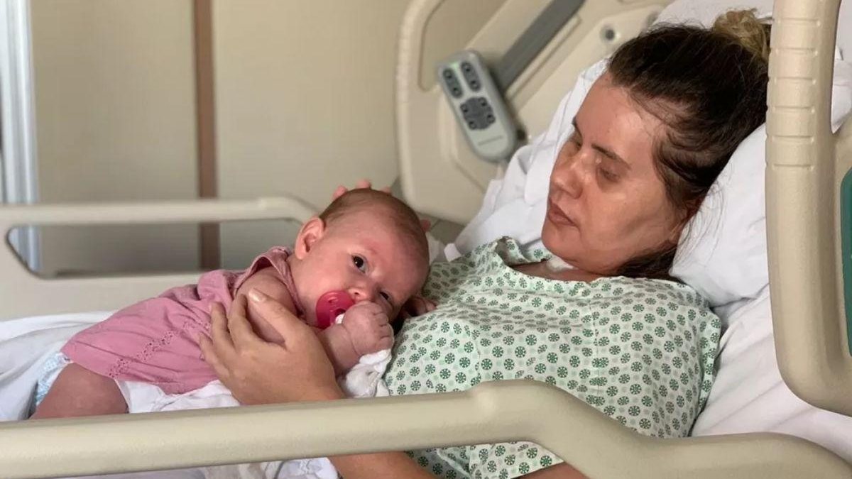 Mãe conhece a filha dois meses após o parto - Reprodução / Instagram