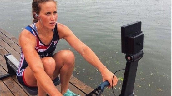 Helen é a primeira mãe a competir pela equipe olímpica de remo da Grã-Bretanha. - Reprodução/ Instagram/ @helenglovergb
