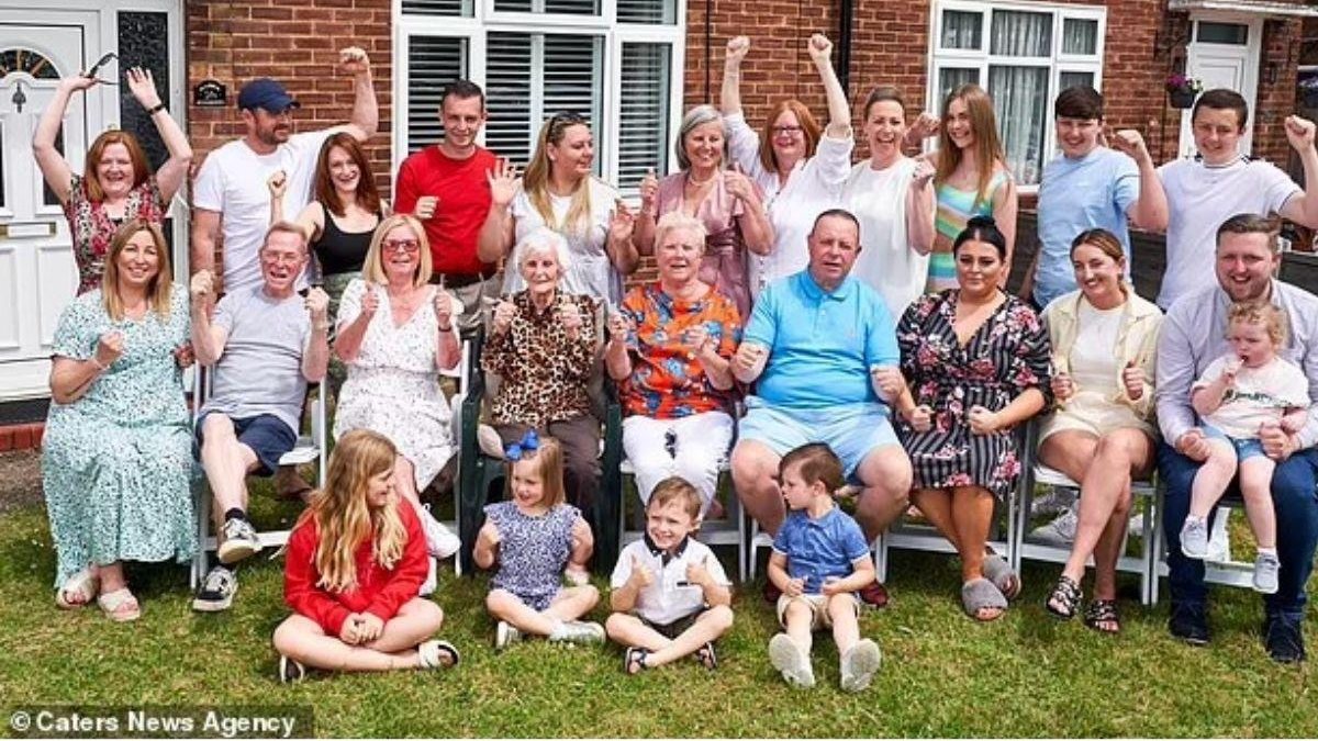 Família comemora 100 anos da matriarca - reprodução Daily Mail / Carters