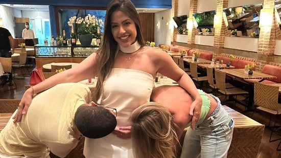 Grávida? Ex-BBB Laís Caldas recebe beijos na barriga e levanta suspeitas - Reprodução/Instagram